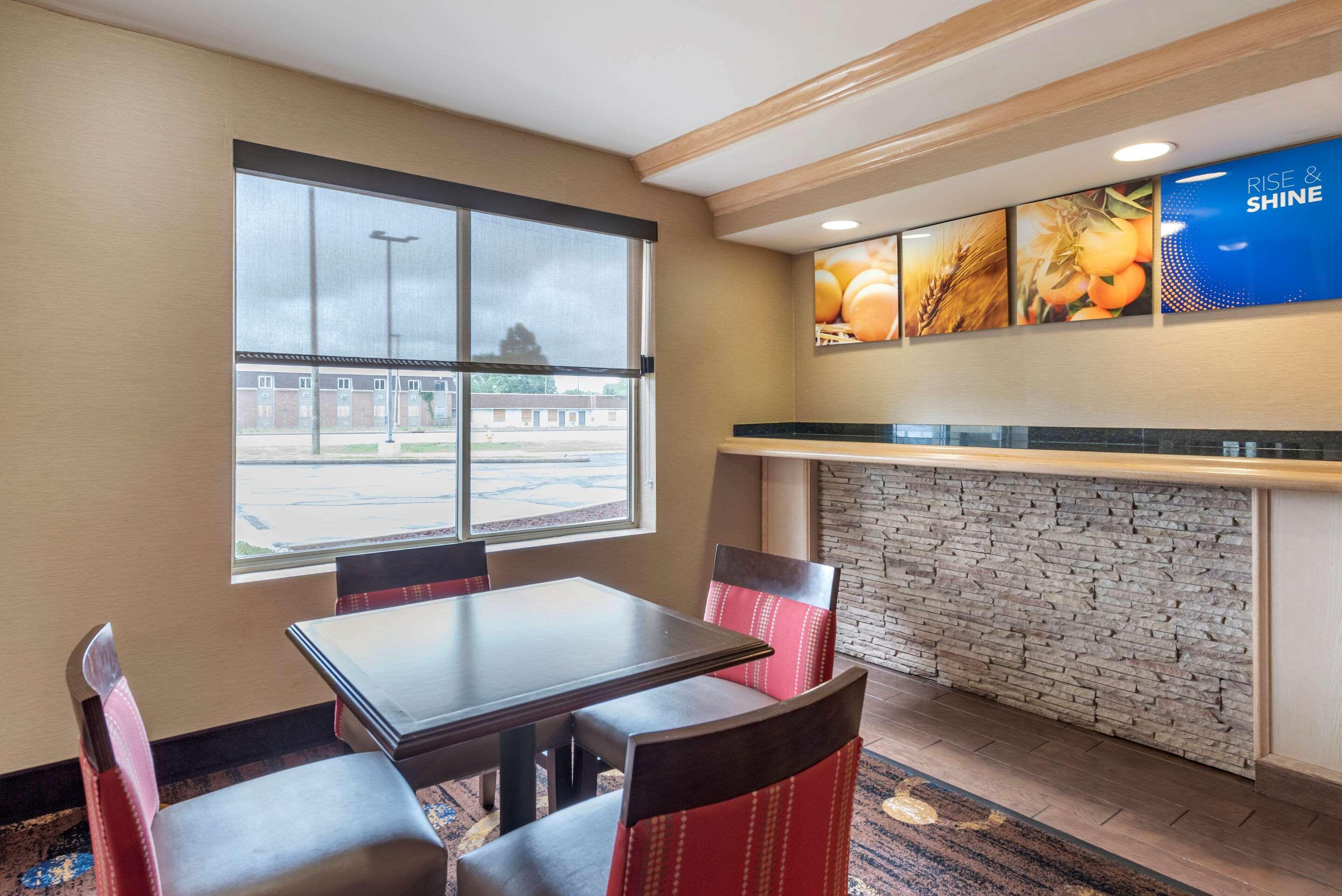 Comfort Suites Marion Exterior foto
